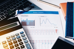 中国科技产业集团(08111.HK)：为霆晞提供EPC服务，以建造香港观塘电动车充电设施