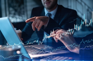 AI人工智能ETF(512930)上涨3.55%，芯原股份、中际旭创等成分个股领涨