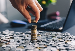 量化派(02685.HK)启动暗盘交易，消费电商平台羊小咩增长强劲