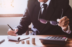 中播数据(00471.HK)：非执行董事吕振邦辞任